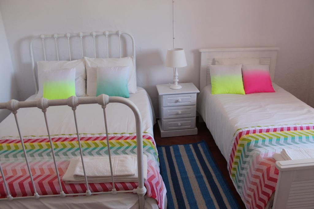 Vale Do Boto-quinta Com 3 Casas *