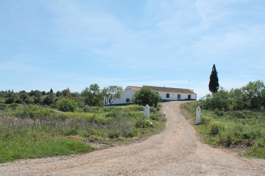 Vale Do Boto-quinta Com 3 Casas *
